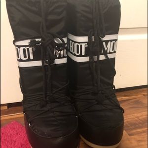 Moon boots